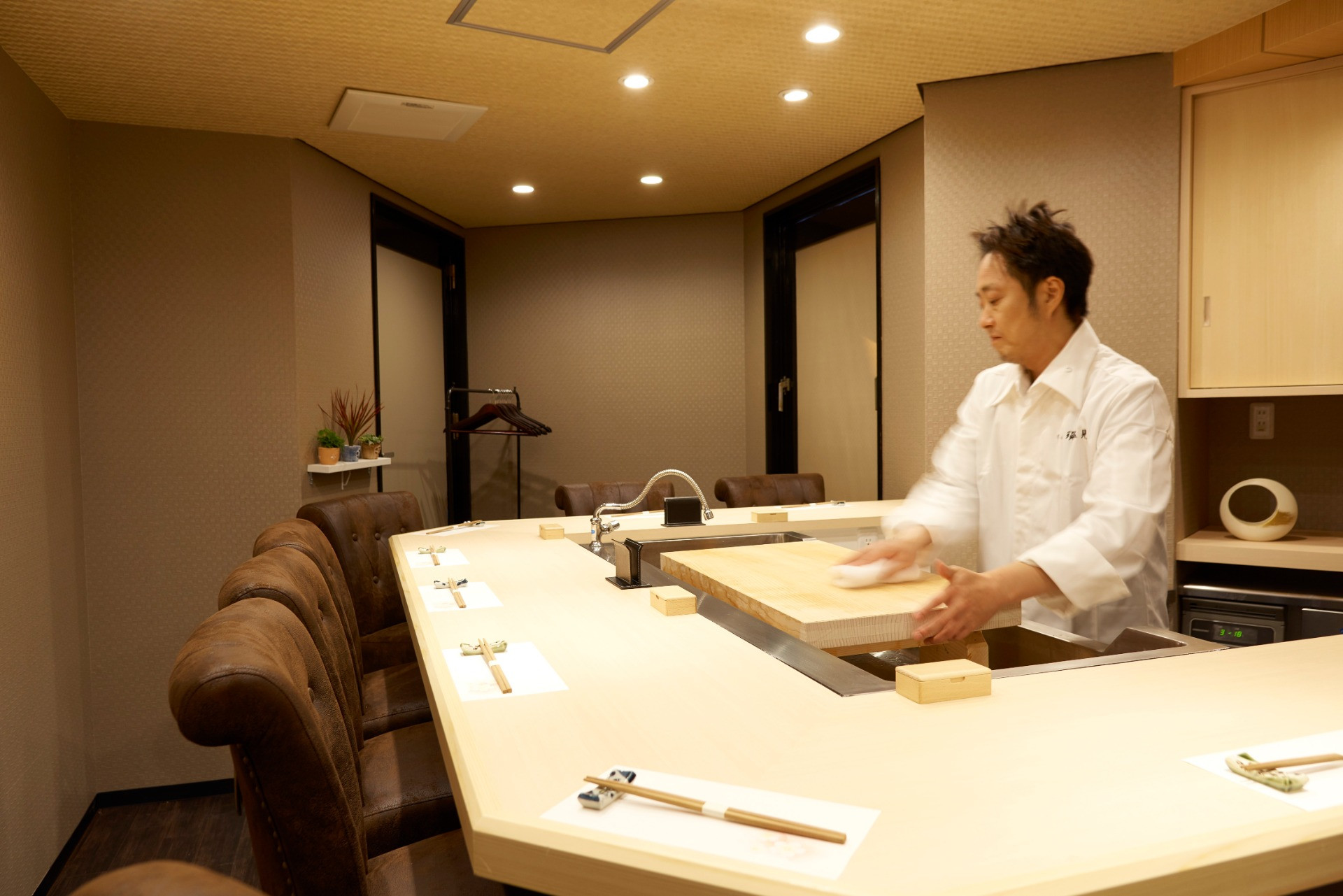 丁寧な仕事を間近で見られる和食店として福島区で評判